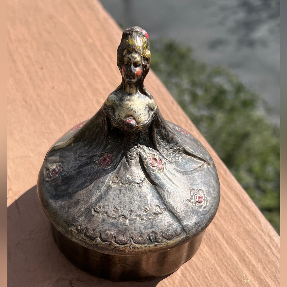 Antique Decorative Silver Debutant Lidded Face Powder Container